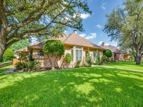 Exterior - 7424 Summitview Dr, Irving, TX 75063 photo 2 of 4