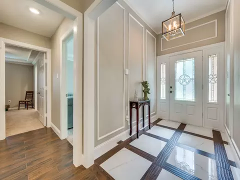 Entry Way - 7424 Summitview Dr, Irving, TX 75063 photo 2 of 2