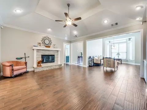 Living - 7424 Summitview Dr, Irving, TX 75063 photo 1 of 6