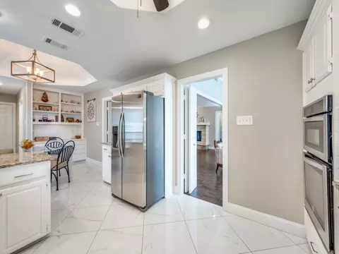 Kitchen - 7424 Summitview Dr, Irving, TX 75063 photo 3 of 3