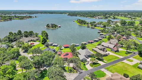 101 Sarsi Cv, Gainesville, TX 76240