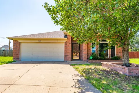 10201 Eureka Springs Ct, Fort Worth, TX 76108