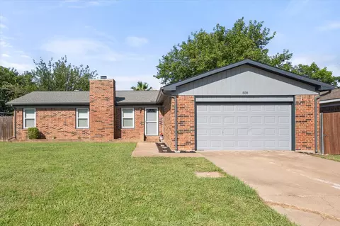 508 S Waxahachie St, Mansfield, TX 76063