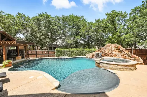 5725 Almond Ln, Fort Worth, TX 76244