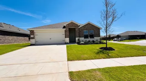 504 Crestridge Dr N, Cleburne, TX 76033