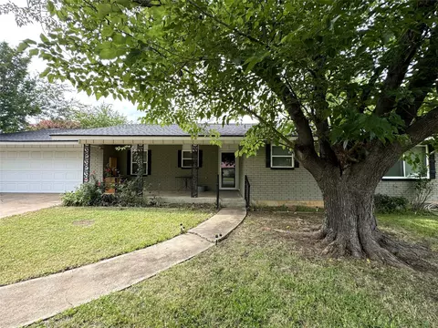 1085 W Park St, Stephenville, TX 76401