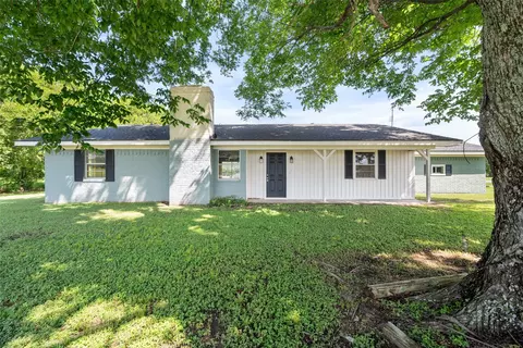 809 S Kerr St, Blooming Grove, TX 76626