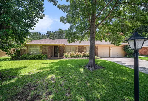 8921 Sirocka Dr, Benbrook, TX 76116