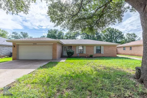 5233 Deerwood Ln, Abilene, TX 79606