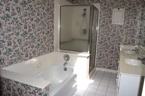 Bath - 1307 Mark Dr, Minden, LA 71055 photo 1 of 3