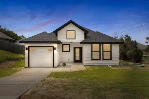 904 Ports O Call Dr, Granbury, TX 76048