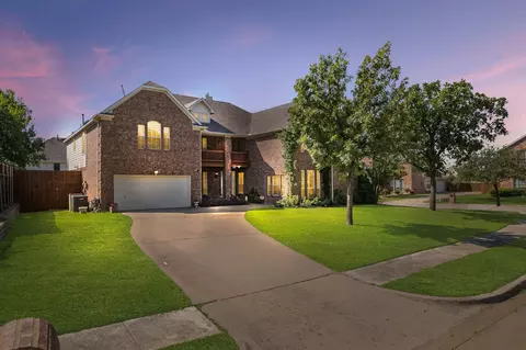 1233 Apache Lake Dr, Carrollton, TX 75010