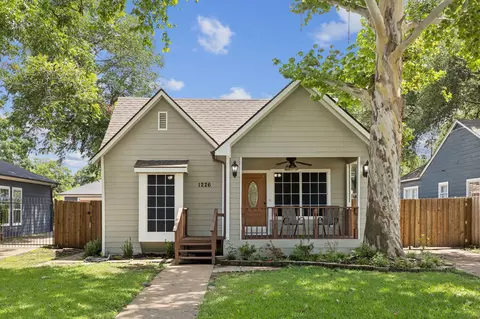 1226 Mountain Lake Rd, Dallas, TX 75224