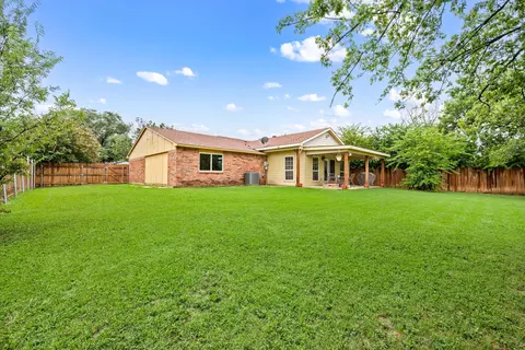 3221 Bunker Hill Dr, Forest Hill, TX 76140
