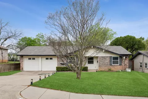 1315 Aransas Dr, Euless, TX 76039