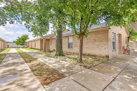 125 Cambridge Dr, Saginaw, TX 76179