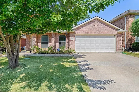 8105 Hennessey Trl, Fort Worth, TX 76131