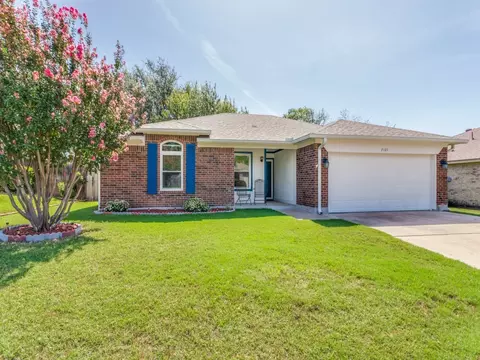 7121 Woodhinge Dr, Benbrook, TX 76126