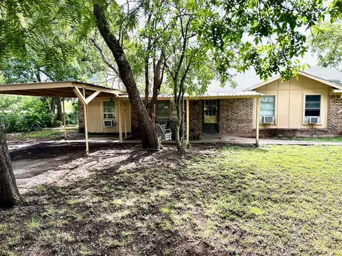 507 S 1st St, Bangs, TX 76823