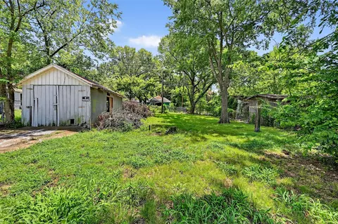Exterior - 110 E Munson St, Denison, TX 75021 photo 4 of 7
