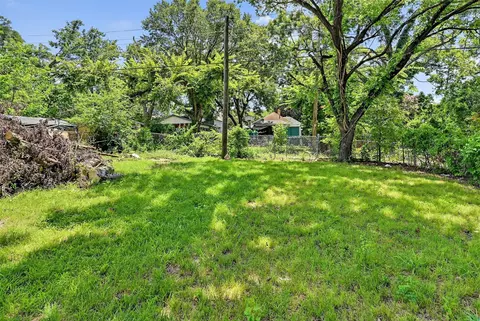 Exterior - 110 E Munson St, Denison, TX 75021 photo 6 of 7