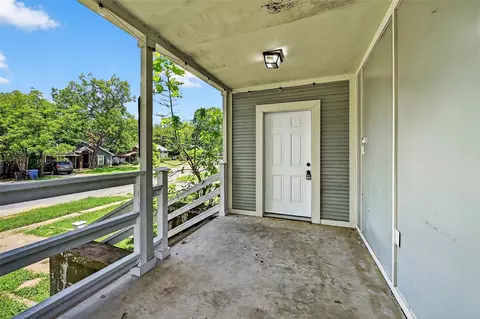 Exterior - 110 E Munson St, Denison, TX 75021 photo 2 of 7