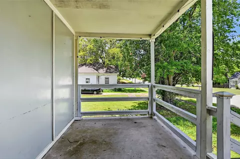 Exterior - 110 E Munson St, Denison, TX 75021 photo 3 of 7