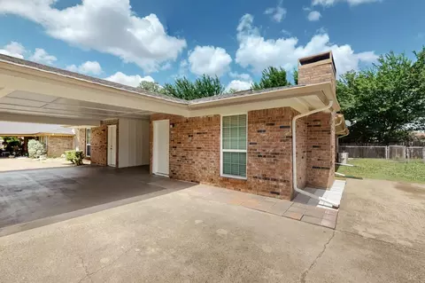 2707-2709 Petersburg Dr, Arlington, TX 76014
