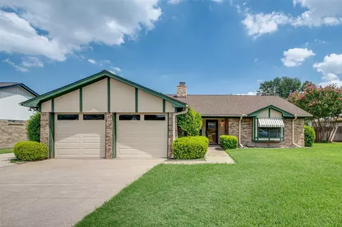 305 Stratford Dr, Hurst, TX 76054