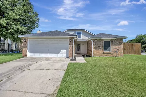 7912 Waterside Trl, Fort Worth, TX 76137
