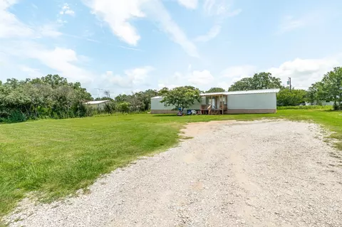 133 N Comanche Dr, De Leon, TX 76444 photo 7
