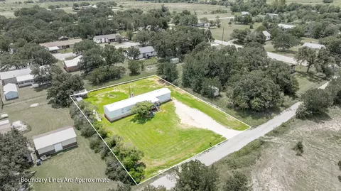 133 N Comanche Dr, De Leon, TX 76444 photo 10