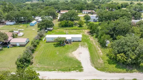 133 N Comanche Dr, De Leon, TX 76444 photo 9