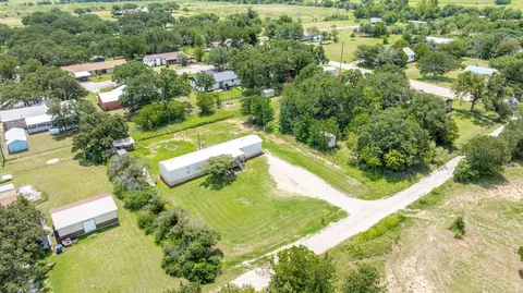 133 N Comanche Dr, De Leon, TX 76444 photo 11