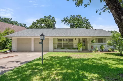 1004 Trailwood Dr, Hurst, TX 76053
