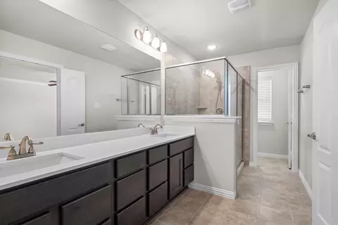 Bath - 3300 Becker Dr, Denton, TX 76207 photo 1 of 2