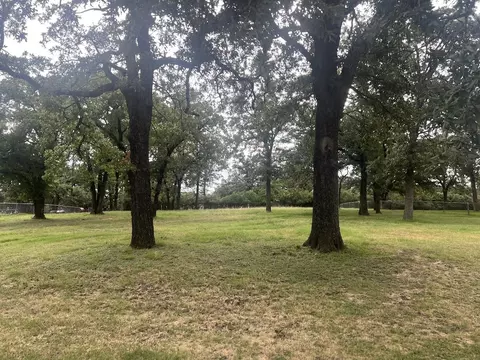 313 Breezy Ln, Azle, TX 76020