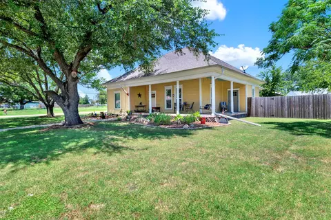 213 W Morton St, Boyd, TX 76023