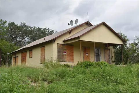 900 S Cypress St, Brady, TX 76825