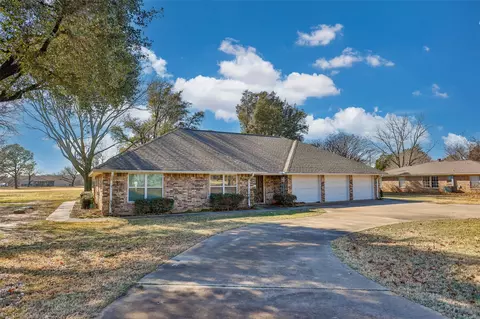 230 Navajo Trl, Lake Kiowa, TX 76240