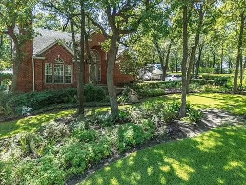 801 Helen St, Keller, TX 76248