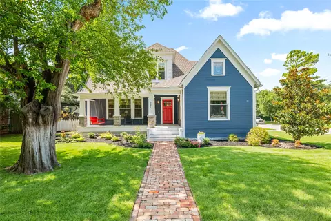 221 W College St, Grapevine, TX 76051