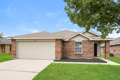 1605 Castle Ridge Rd, Fort Worth, TX 76140