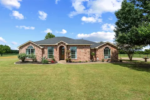 201 Vinyard Dr, Waxahachie, TX 75167