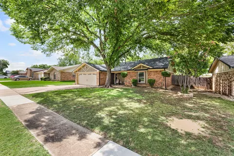 417 E Vine St, Keller, TX 76248 photo 4