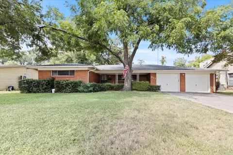 613 Cambridge Dr, Irving, TX 75061