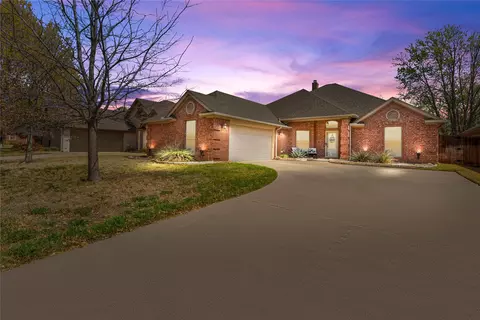 5560 Greenview Ct, North Richland Hills, TX 76148