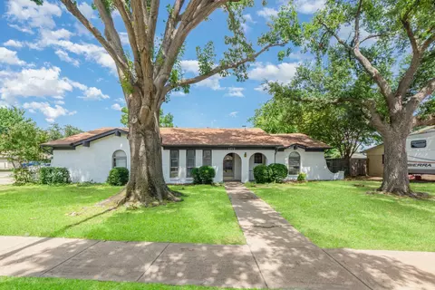 5712 Carolyn Dr, North Richland Hills, TX 76180
