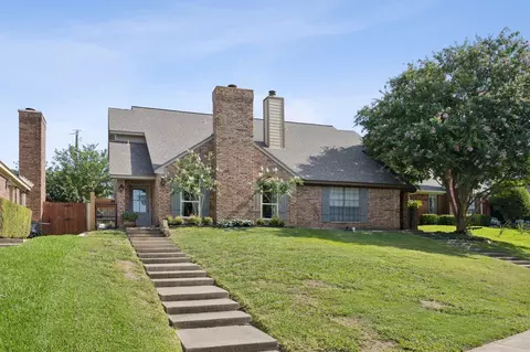 9346 Highedge Cir, Dallas, TX 75238
