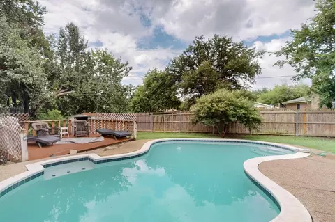 1041 Mckinley St, Benbrook, TX 76126